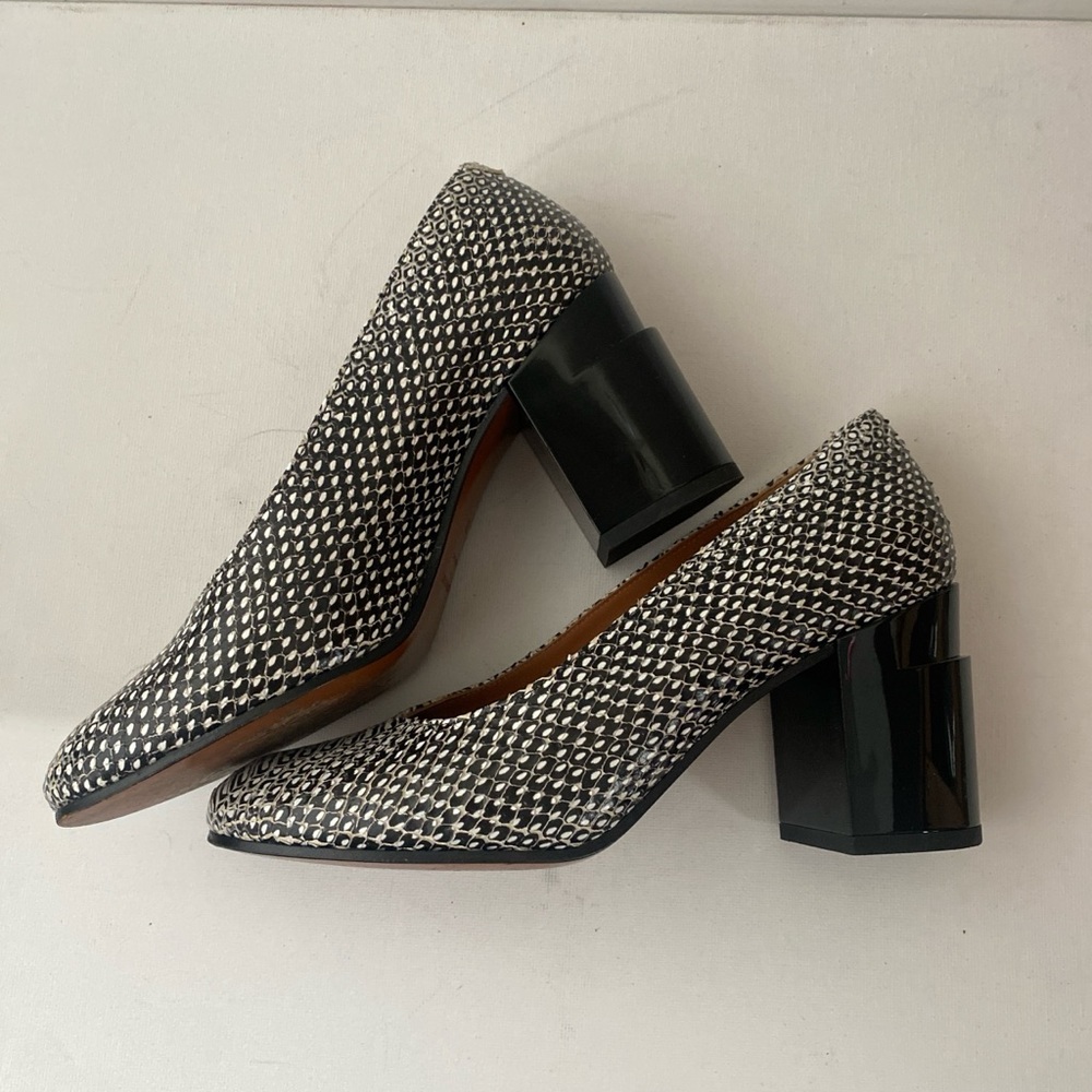 Robert Clergerie Paris crocodile leather  black & white block heel pumps sz 38 - Picture 3 of 6